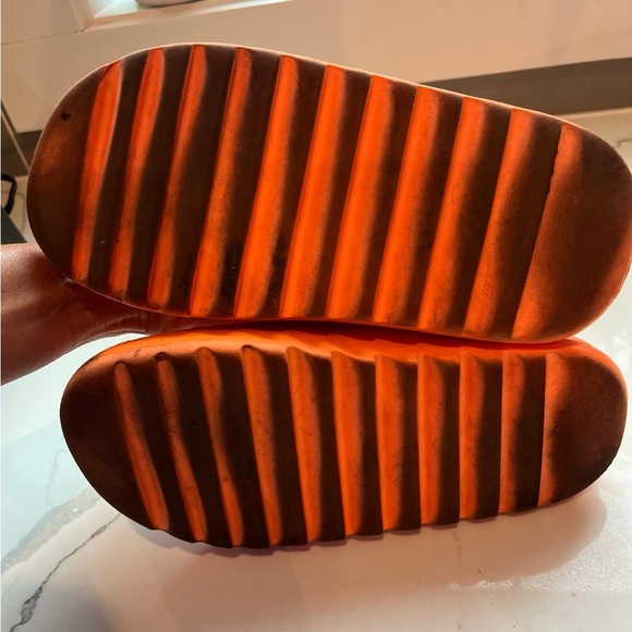 YEEZY ADIDAS SLIDES - Picture 5 of 6